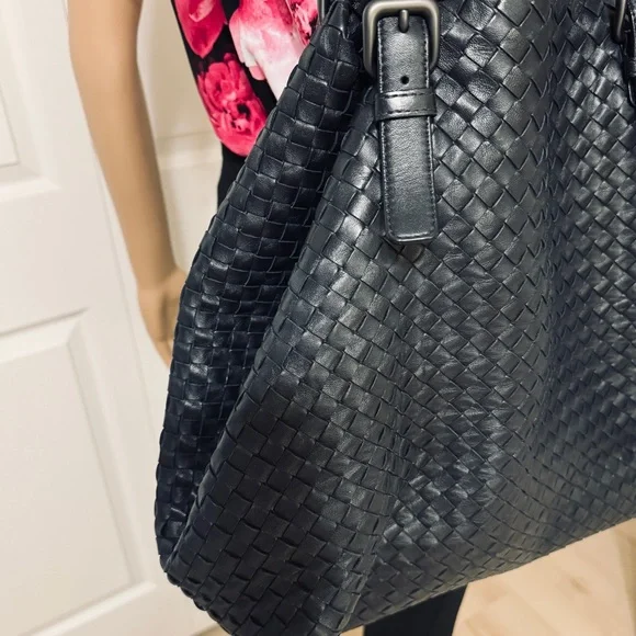 Bottega Veneta Large A-Shape Woven Intrecciato Black Tote Handbag - Picture 3 of 14